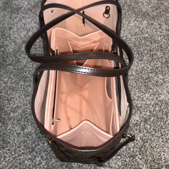 Louis Vuitton Neverfull MM - Picture 10 of 15